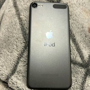 Gently used in perfect condition iPod 7th generation